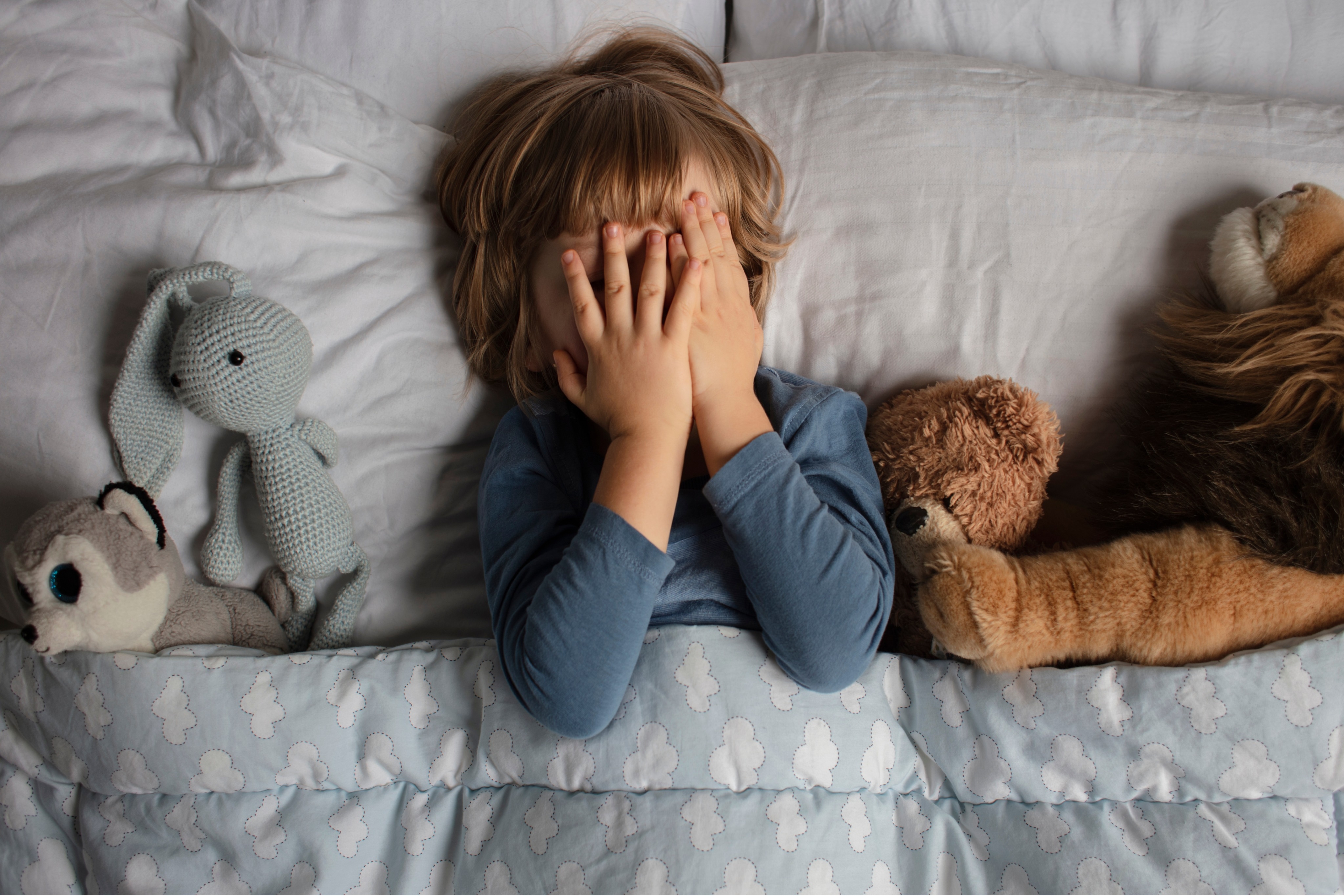 
La hora de acostarse para los niños en edad preescolar: Cómo evitar las batallas a la hora de dormir 